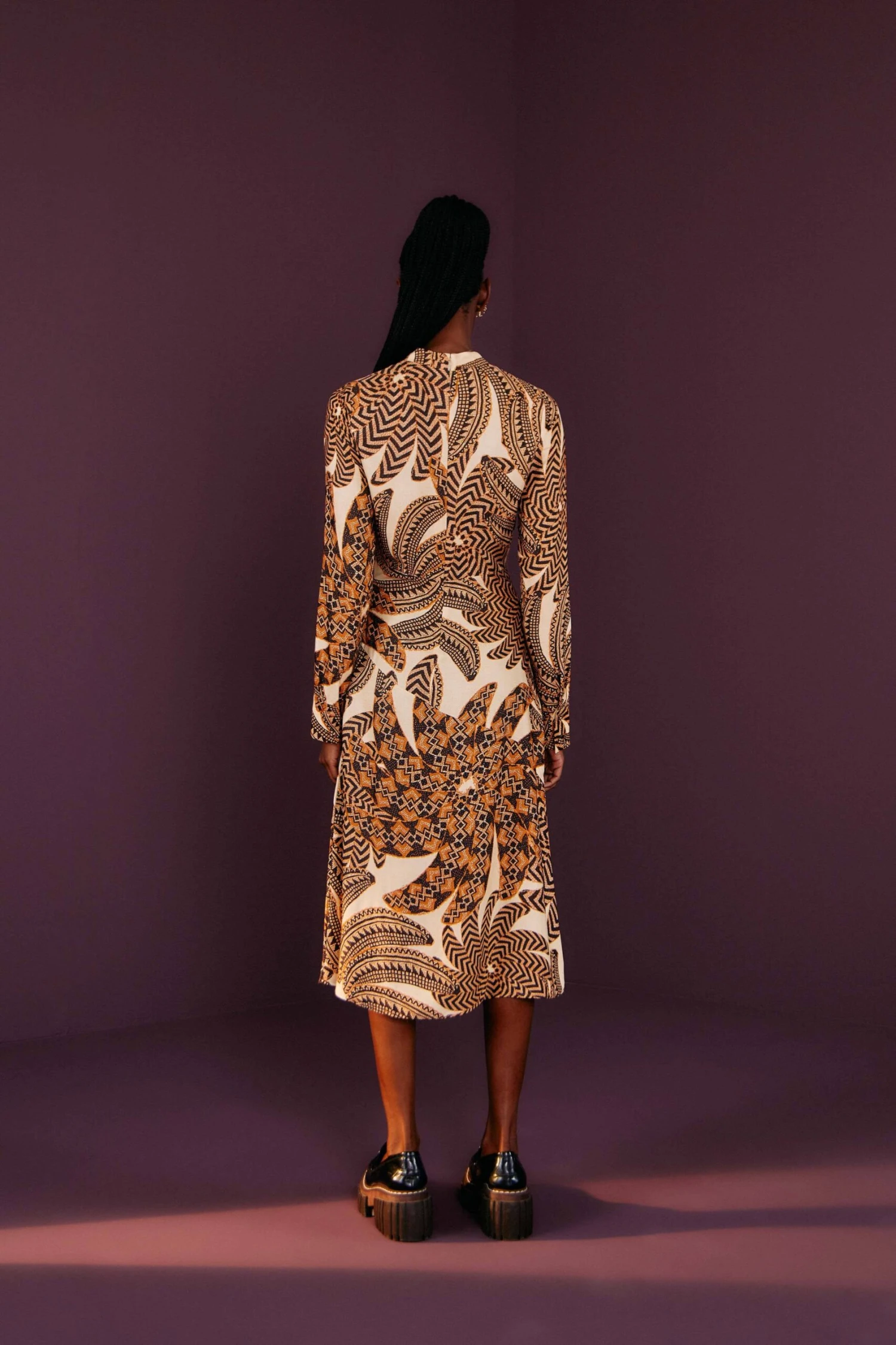 Farm Rio Sand Yawanawa Vanahu Lenzing™ Ecovero™ Viscose Midi Dress 2 Farm Rio Sand Yawanawa Vanahu Lenzing™ Ecovero™ Viscose Midi Dress - Image 2