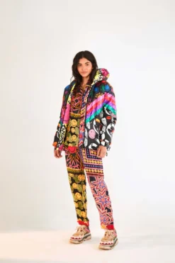 Farm Rio Patchwork Tapestry Smiley® Pants -Farm Rio Shop 305163 04 scaled