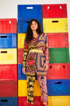 Farm Rio Patchwork Tapestry Smiley® Pants -Farm Rio Shop 305163 05 scaled