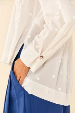 Farm Rio Off-White 3D Flowers Blouse -Farm Rio Shop 306074 03