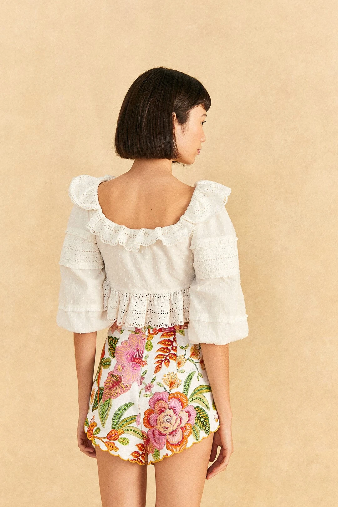 Farm Rio Off-White Macaw Bloom Shorts 4 Farm Rio Off-White Macaw Bloom Shorts - Image 4