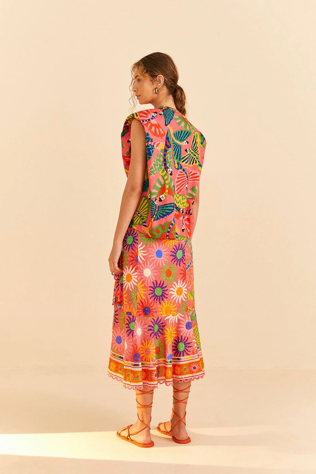 Farm Rio Coral Graphic Macaws Organic Cotton T-Shirt 4 Farm Rio Coral Graphic Macaws Organic Cotton T-Shirt - Image 4