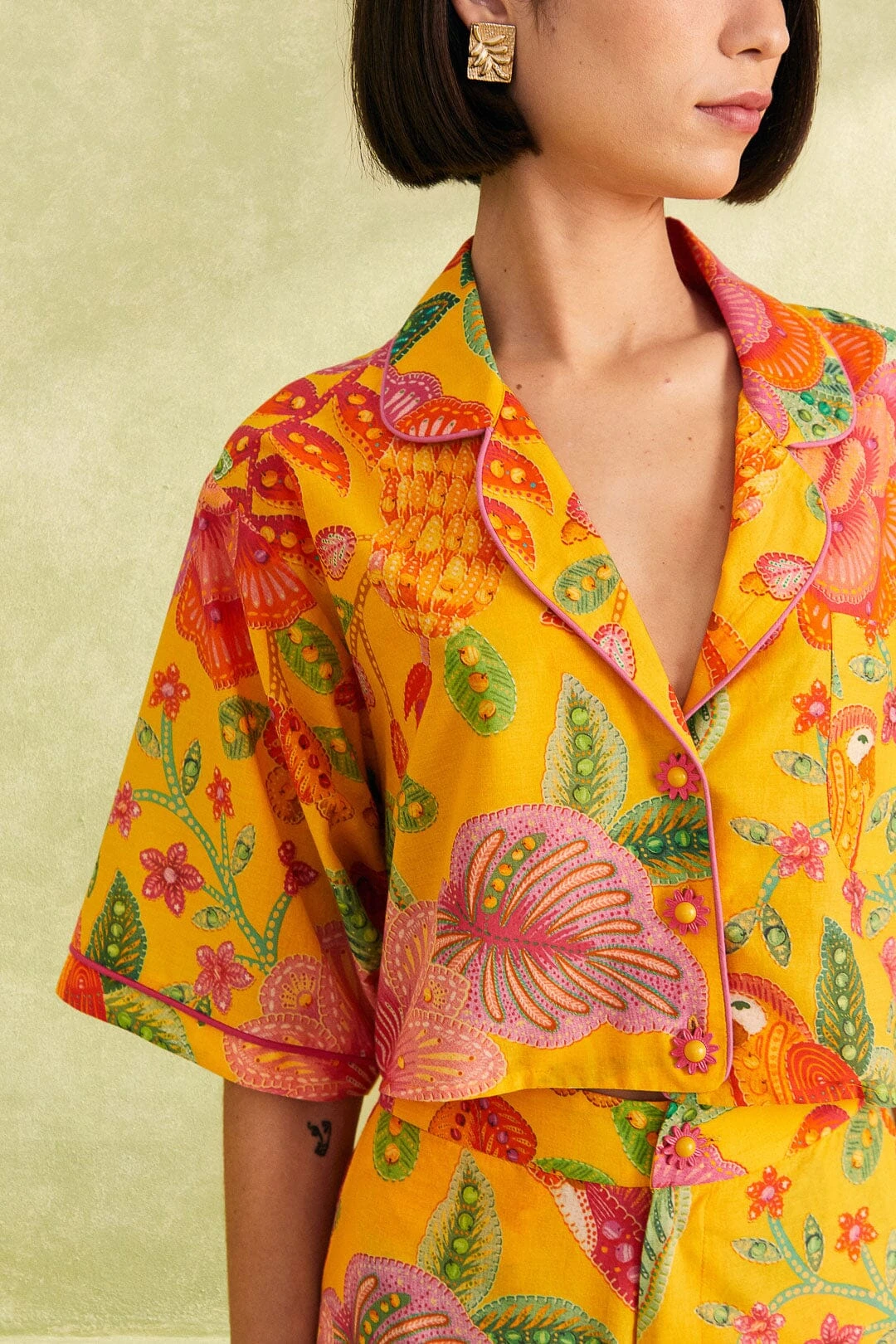 Farm Rio Yellow Macaw Bloom Shirt 3 Farm Rio Yellow Macaw Bloom Shirt - Image 3