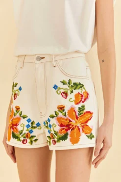 Farm Rio Embroidered Floral Twill Shorts -Farm Rio Shop 309421 02 scaled