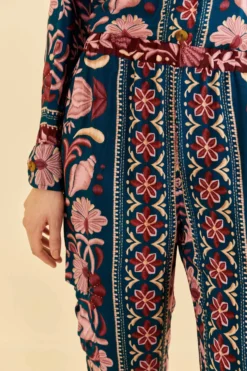 Farm Rio Teal Seashell Tapestry Cargo Pants -Farm Rio Shop 318133 05 scaled